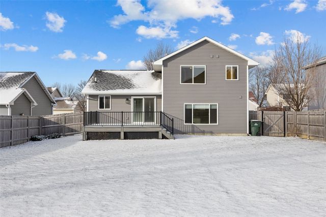 3425 Falcon View Road SW, Cedar Rapids, IA 52404