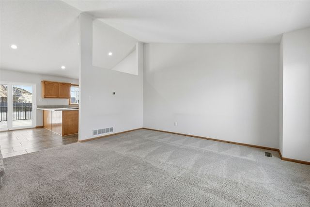 3425 Falcon View Road SW, Cedar Rapids, IA 52404