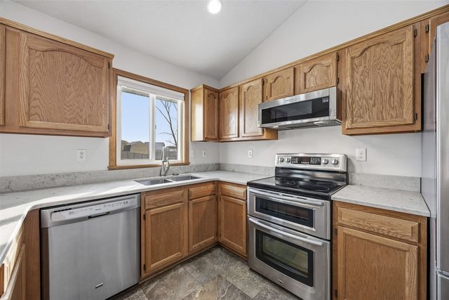 3425 Falcon View Road SW, Cedar Rapids, IA 52404