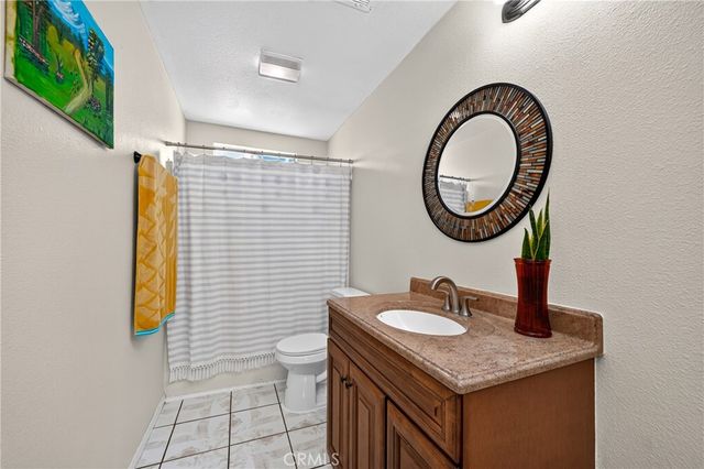 1015 W 5th, Corona, CA 92882