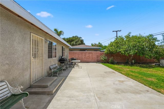 1015 W 5th, Corona, CA 92882
