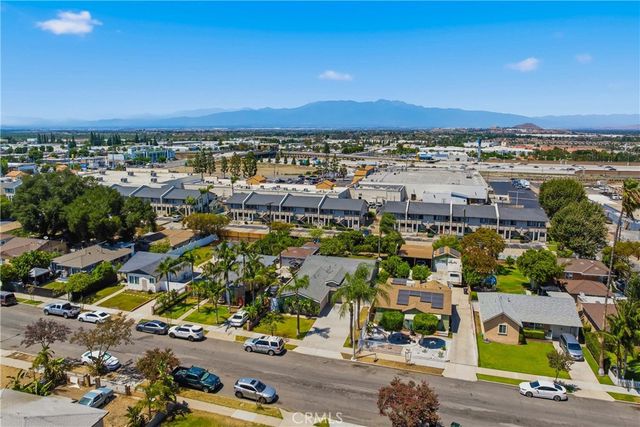 1015 W 5th, Corona, CA 92882