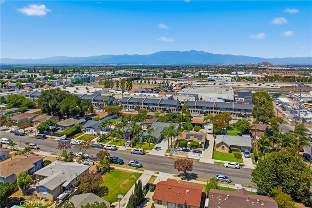 1015 W 5th, Corona, CA 92882