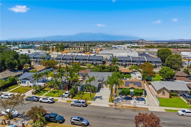 1015 W 5th, Corona, CA 92882