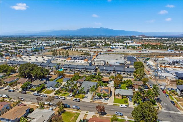 1015 W 5th, Corona, CA 92882