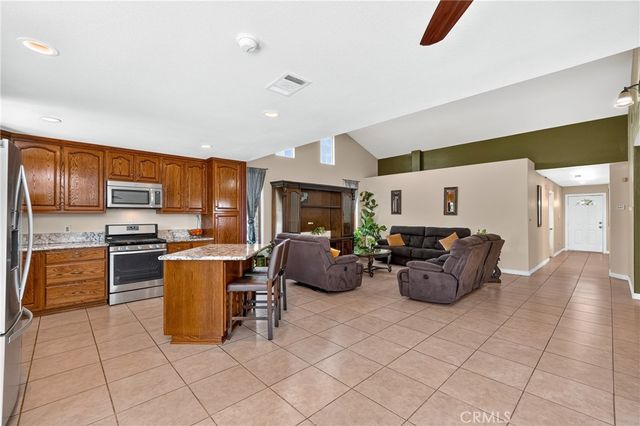 1015 W 5th, Corona, CA 92882