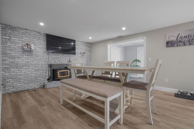 10 Topaz Ln, Dartmouth, MA 02747