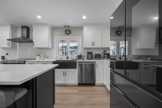 10 Topaz Ln, Dartmouth, MA 02747