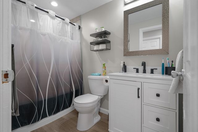 10 Topaz Ln, Dartmouth, MA 02747