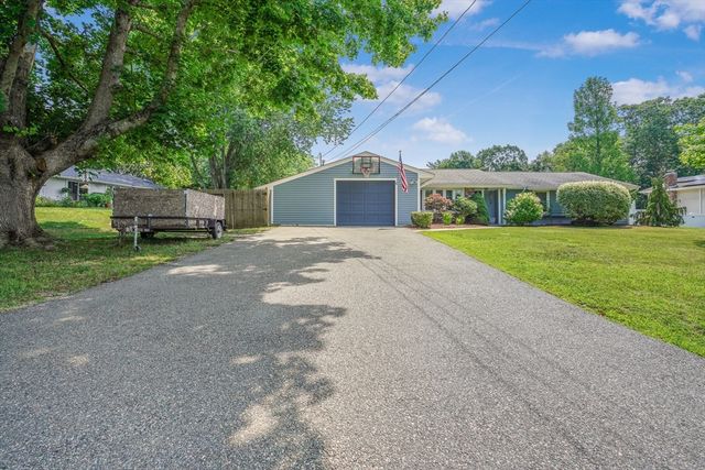 10 Topaz Ln, Dartmouth, MA 02747