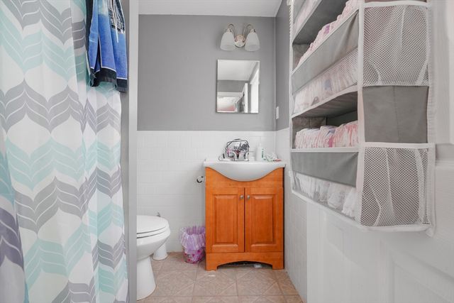 10 Topaz Ln, Dartmouth, MA 02747