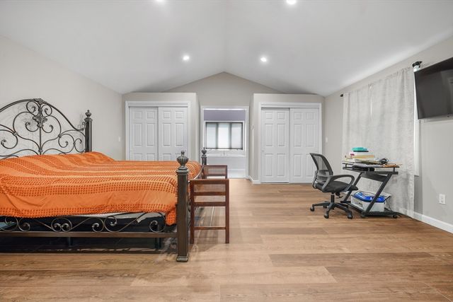 10 Topaz Ln, Dartmouth, MA 02747