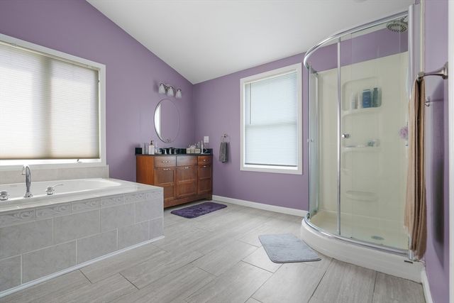10 Topaz Ln, Dartmouth, MA 02747