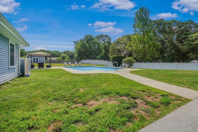 10 Topaz Ln, Dartmouth, MA 02747