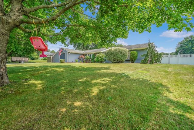 10 Topaz Ln, Dartmouth, MA 02747