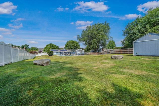 10 Topaz Ln, Dartmouth, MA 02747