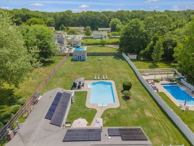 10 Topaz Ln, Dartmouth, MA 02747