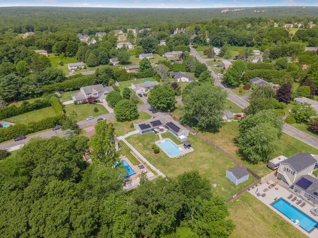 10 Topaz Ln, Dartmouth, MA 02747