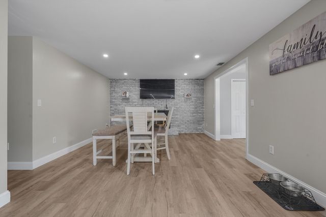 10 Topaz Ln, Dartmouth, MA 02747