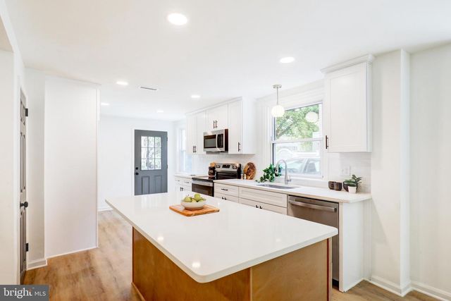 300 WALNUT PL, Havertown, PA 19083