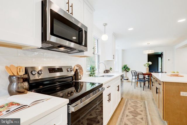 300 WALNUT PL, Havertown, PA 19083