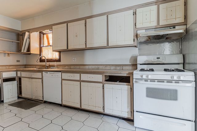 18008 Edwards Avenue, Country Club Hills, IL 60478