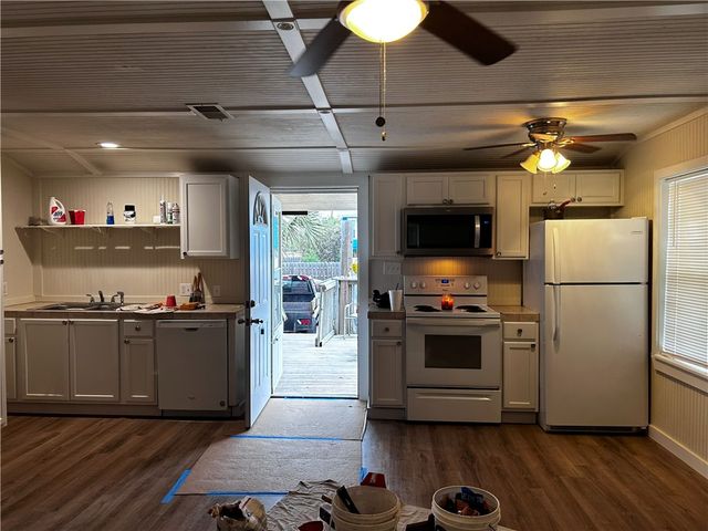 325 W Avenue F, Port Aransas, TX 78373