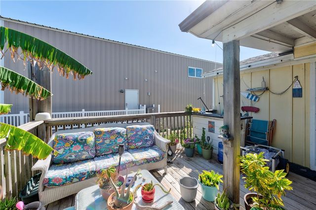 325 W Avenue F, Port Aransas, TX 78373