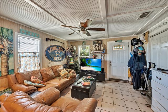 325 W Avenue F, Port Aransas, TX 78373