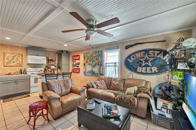 325 W Avenue F, Port Aransas, TX 78373