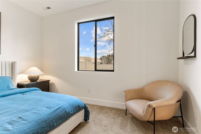 581 S Oasis Loop, East Wenatchee, WA 98802