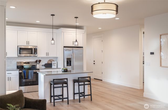 581 S Oasis Loop, East Wenatchee, WA 98802