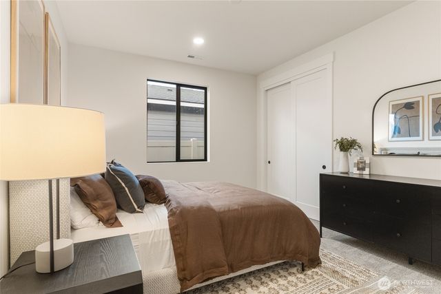 581 S Oasis Loop, East Wenatchee, WA 98802