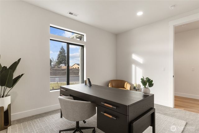 581 S Oasis Loop, East Wenatchee, WA 98802