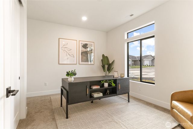 581 S Oasis Loop, East Wenatchee, WA 98802