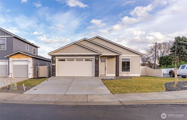 581 S Oasis Loop, East Wenatchee, WA 98802
