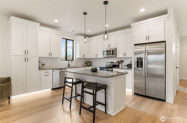 581 S Oasis Loop, East Wenatchee, WA 98802