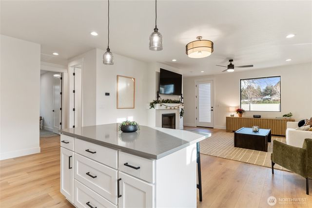 581 S Oasis Loop, East Wenatchee, WA 98802