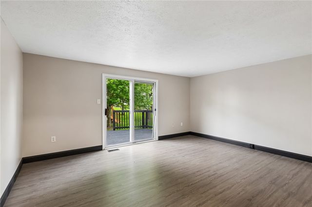 12 Pin Oak Ct, Cranberry Twp, PA 16066