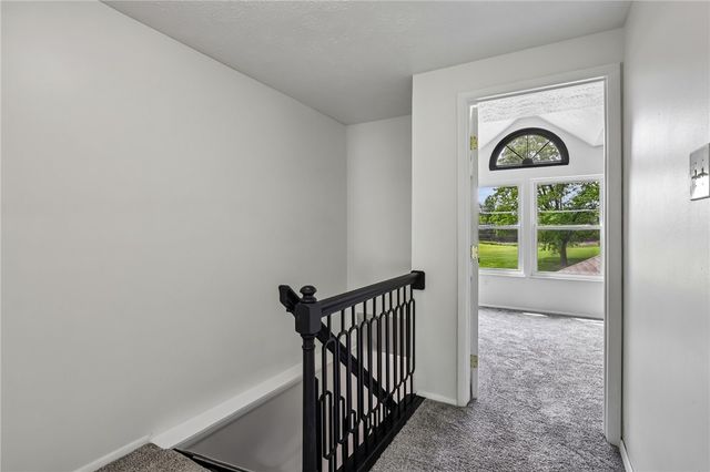 12 Pin Oak Ct, Cranberry Twp, PA 16066