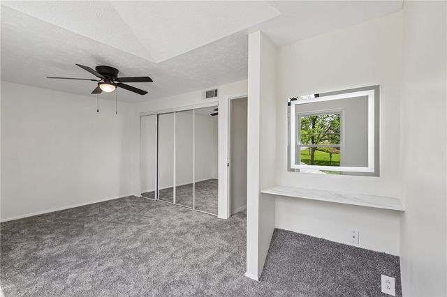 12 Pin Oak Ct, Cranberry Twp, PA 16066