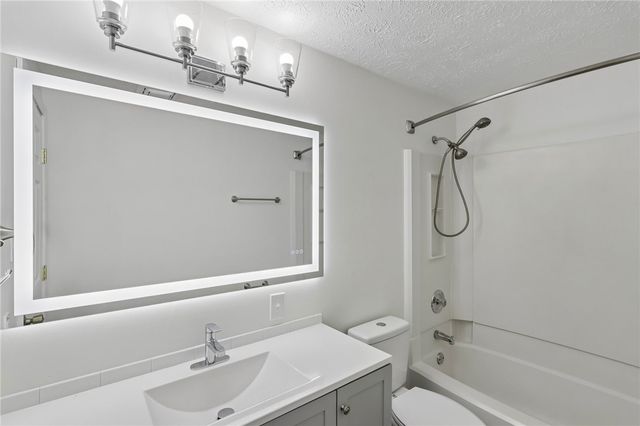 12 Pin Oak Ct, Cranberry Twp, PA 16066