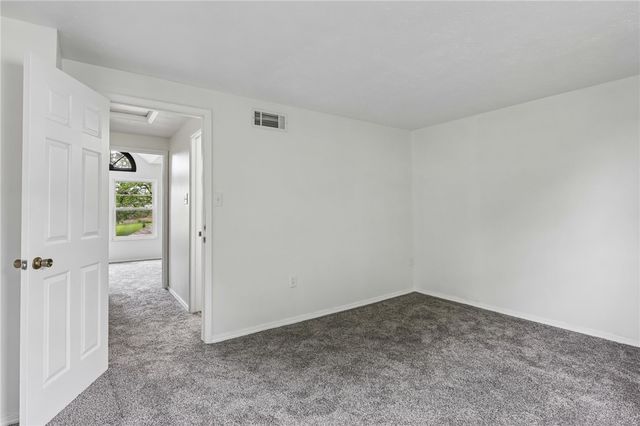 12 Pin Oak Ct, Cranberry Twp, PA 16066