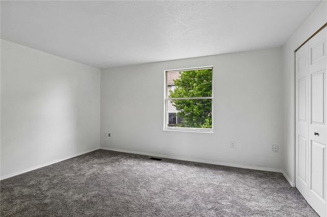 12 Pin Oak Ct, Cranberry Twp, PA 16066
