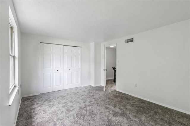 12 Pin Oak Ct, Cranberry Twp, PA 16066