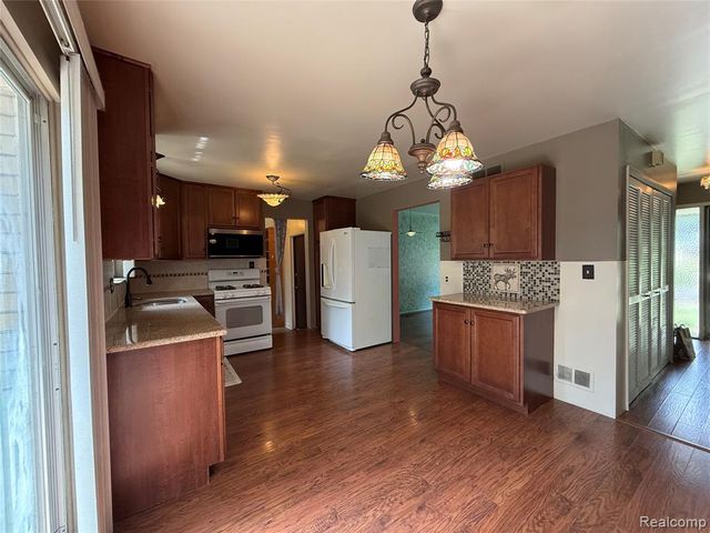 2356 Hinge Drive, Troy, MI 48083