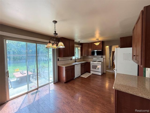 2356 Hinge Drive, Troy, MI 48083