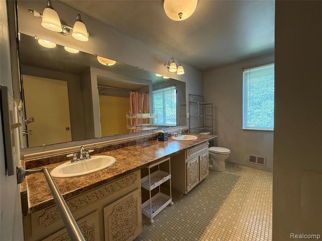 2356 Hinge Drive, Troy, MI 48083