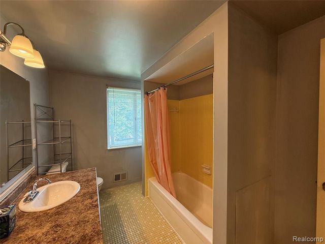2356 Hinge Drive, Troy, MI 48083