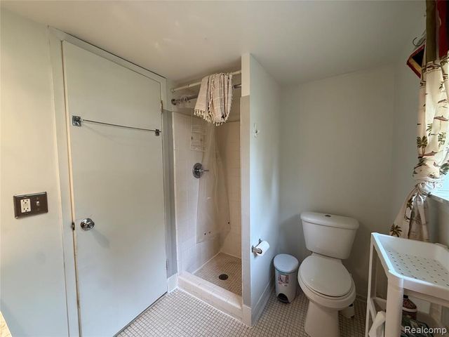 2356 Hinge Drive, Troy, MI 48083